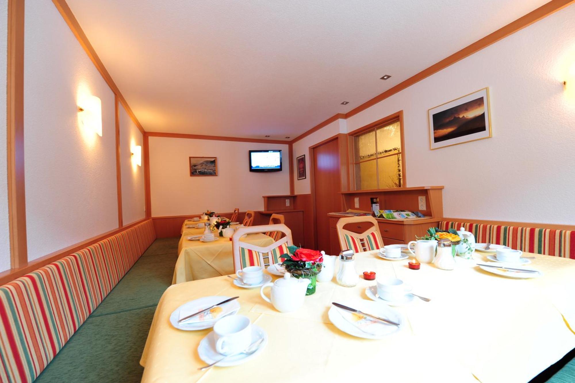 Haus Enzian Bed and Breakfast Σανκτ Αντόν αμ Άλμπεργκ Εξωτερικό φωτογραφία