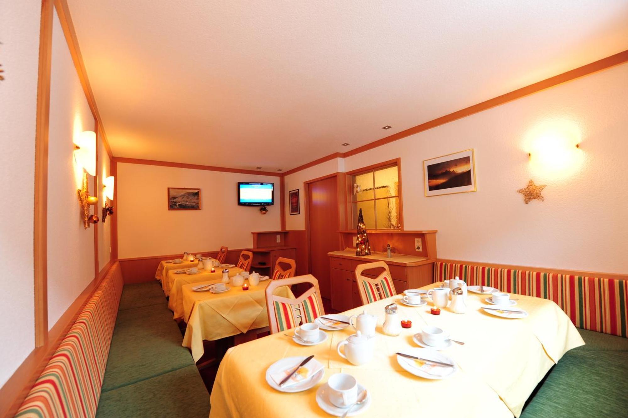 Haus Enzian Bed and Breakfast Σανκτ Αντόν αμ Άλμπεργκ Εξωτερικό φωτογραφία