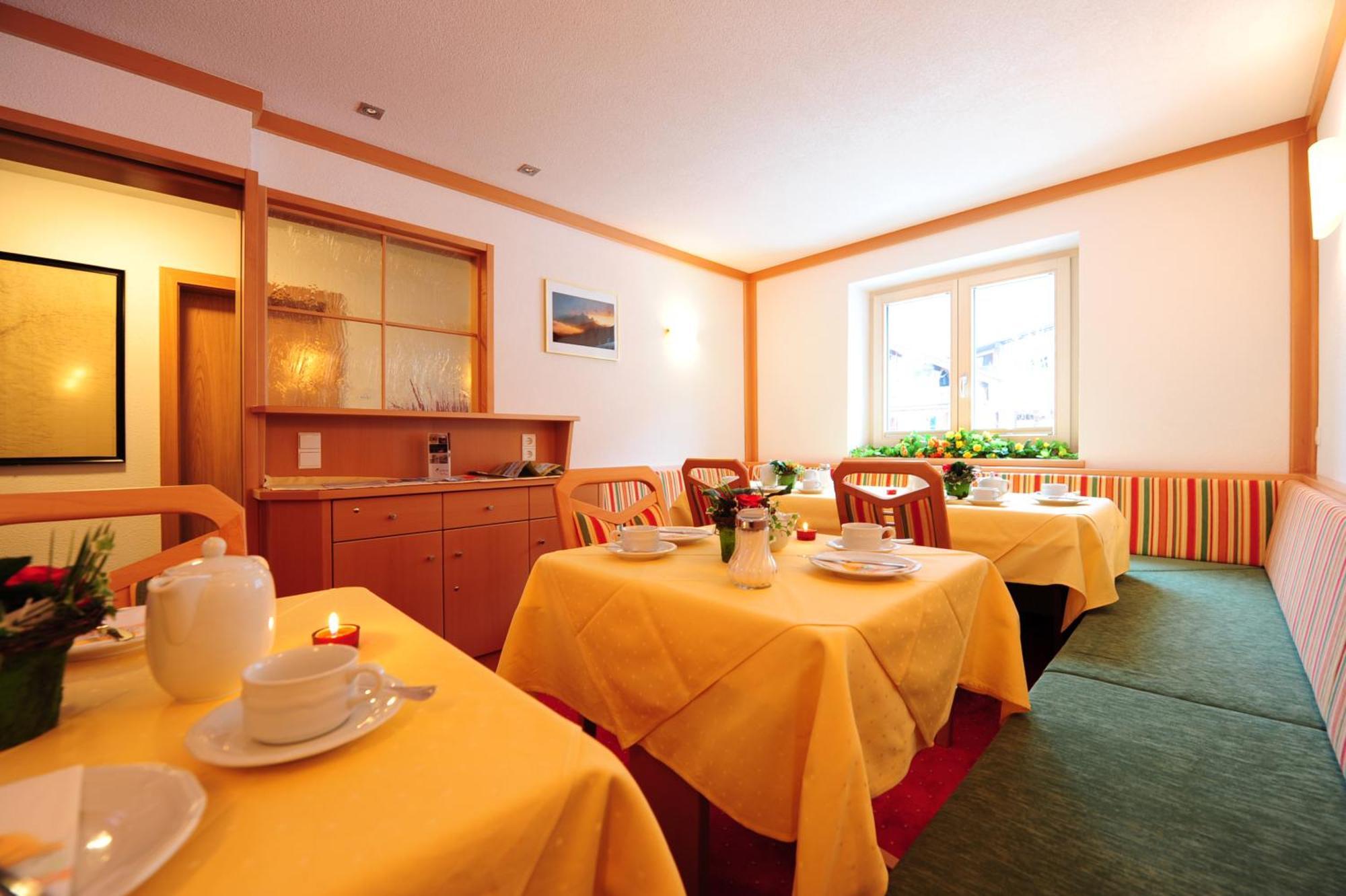 Haus Enzian Bed and Breakfast Σανκτ Αντόν αμ Άλμπεργκ Εξωτερικό φωτογραφία